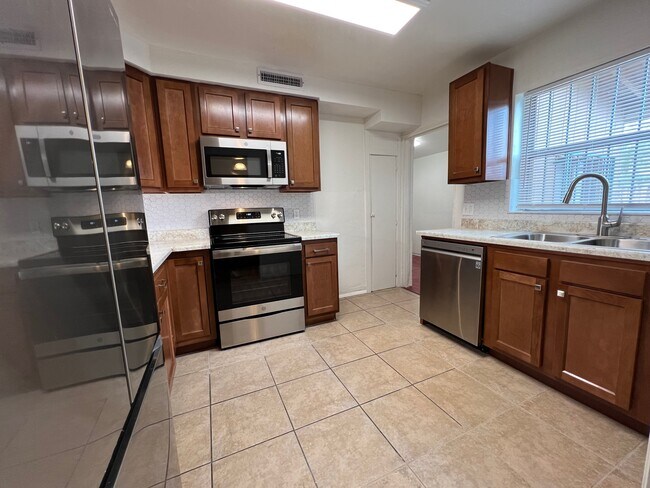 Photo - 2809 N Cherry Ave