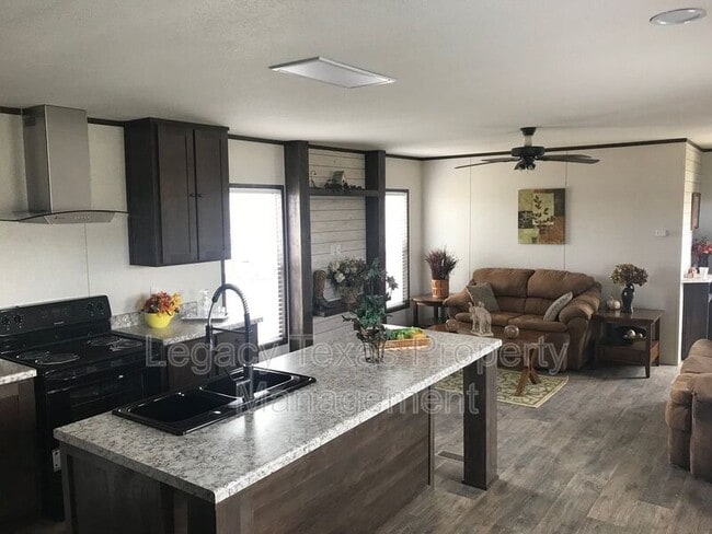 Building Photo - 800 N Old Betsy Rd Unit #16