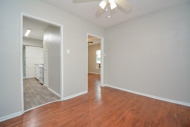Photo - 2718 Wroxton Rd Unit 3