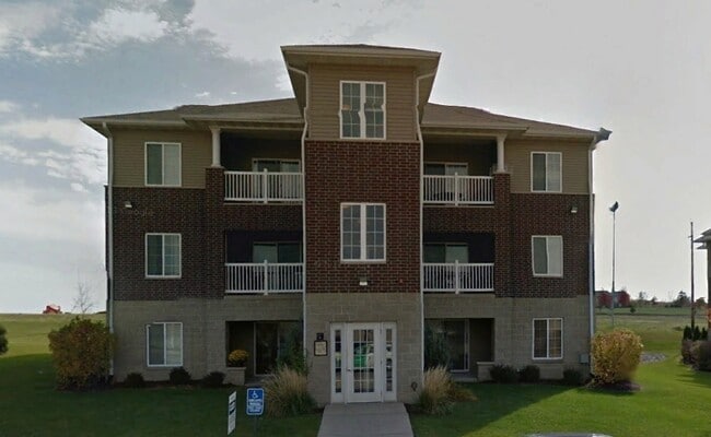 Building Photo - NEW LISTING!!! Incredible 2 bedroom, 1 bath condo on Iowa City's east side