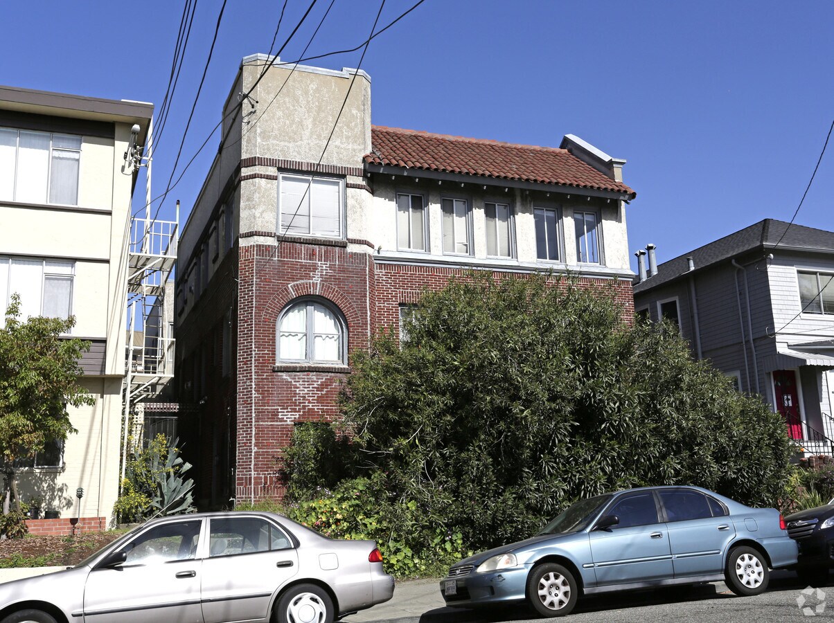 Photo - 4021 Howe St