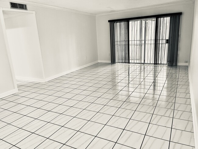 Building Photo - 13700 SW 62nd St Unit 113