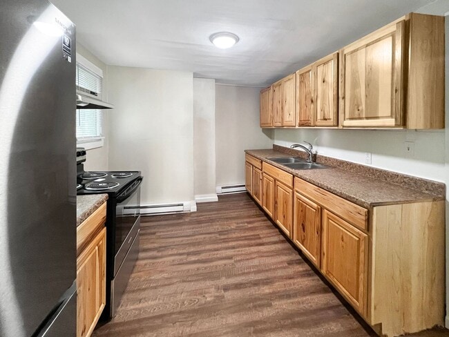 Building Photo - 200 Danis St Unit 2nd floor