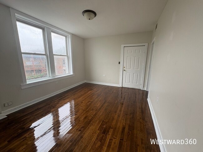 Building Photo - 1141 S Francisco Ave Unit r3