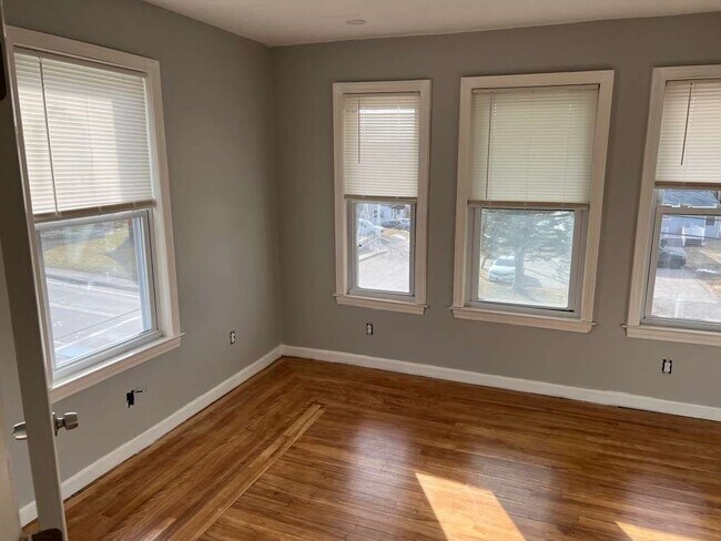 Photo - 165 Oxford St N Unidad 3