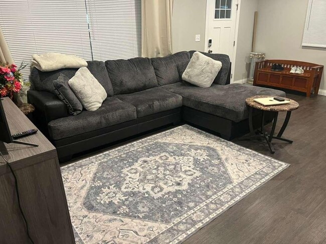 Photo - 1550 Frebis Ave