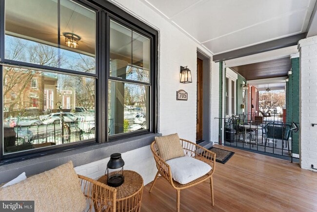 Building Photo - 705 Kentucky Ave SE