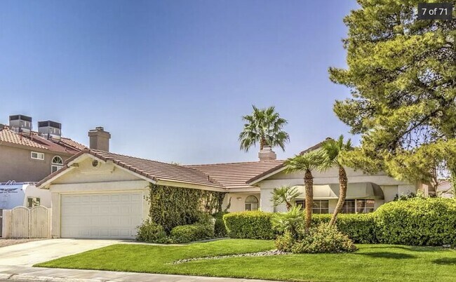 Photo - 137 Weatherstone Dr