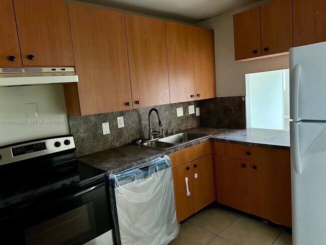Photo - 961 NW 45th St Unidad 6