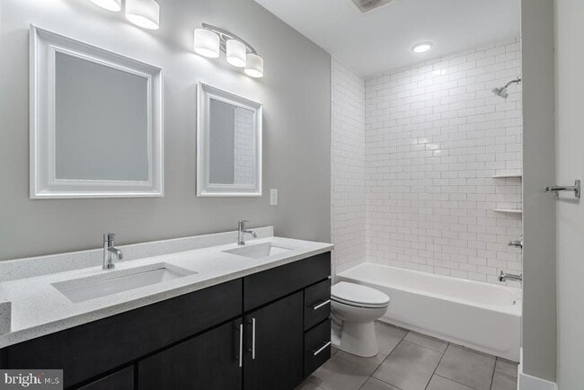 Photo - 1607 Catharine St Unit 1H