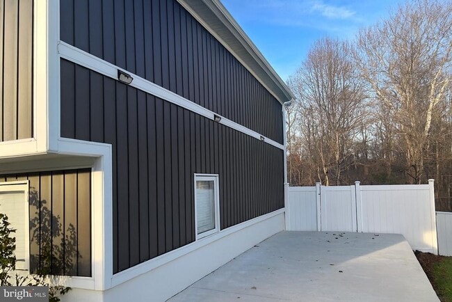 Building Photo - 7822 Grassy Garth Unit B