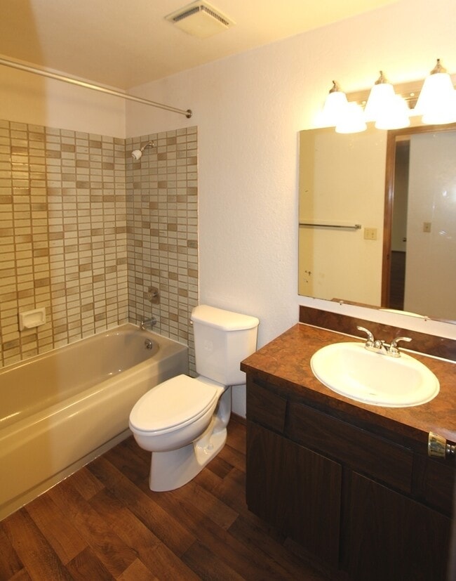 Photo - Top-Floor 1-Bedroom Apartment with Private... Unidad 302