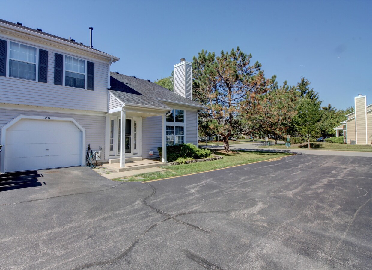 Photo - 211 Acorn Dr