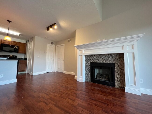 364 Northpointe Ct Unit 303