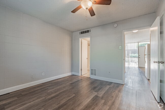1BR, 1BA - 500SF