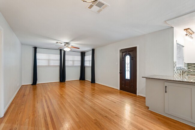 Photo - 5110 Hialeah Dr