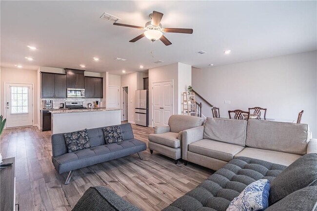 Photo - 1452 Villageside Ct