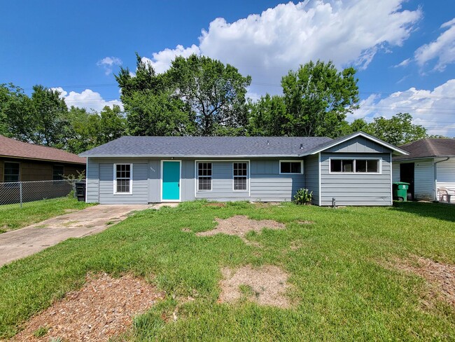 RECENTLY REMODELED 3 BEDROOM LEASE HOME - RECENTLY REMODELED 3 BEDROOM LEASE HOME