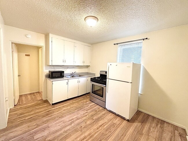 Building Photo - 560 S 600 E Unit 7 Rental