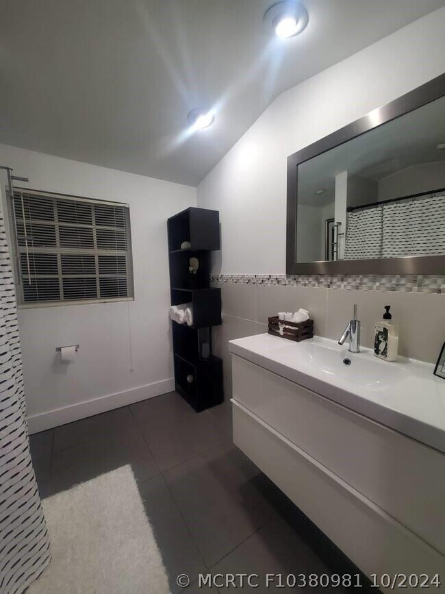 Photo - 200 SW 3rd Ave
