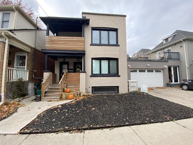 Building Photo - 254 Holton Ave S