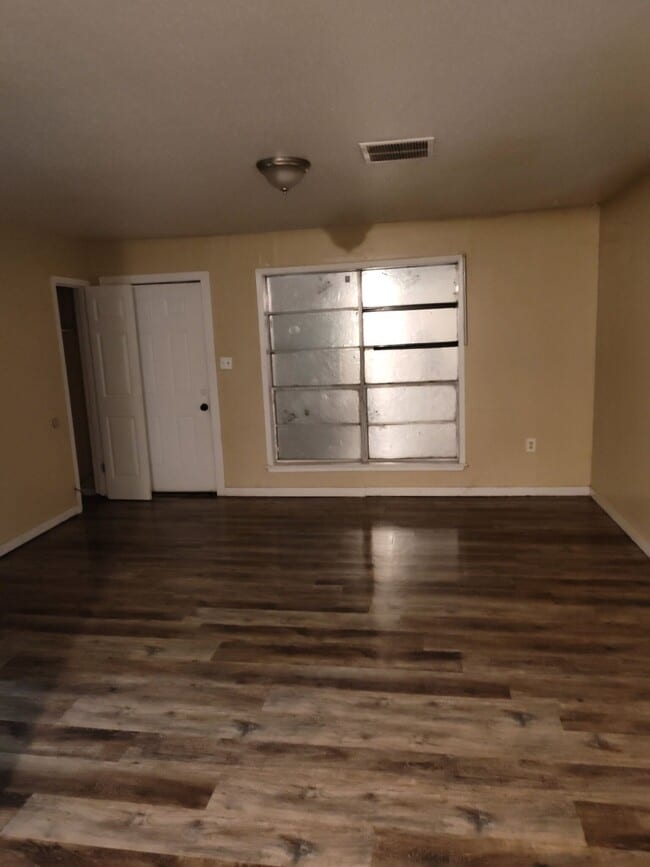 Photo - 1018 Deryll St