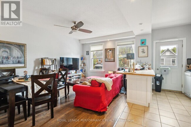 Photo - 78 Cambridge St N Unité 2