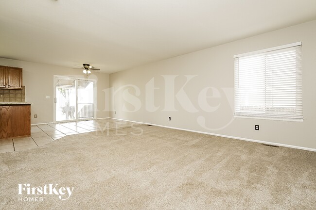 Photo - 2863 S Ceylon St