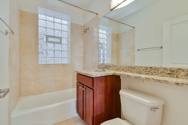 Photo - 4861 N Hermitage Ave Unit 1E