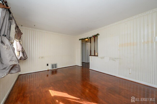 Photo - 1 Ovington Ave