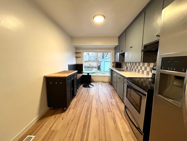 Photo - 326 Gregson Ave S