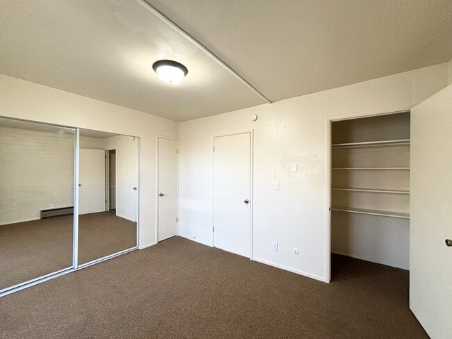 Building Photo - 599 N Darwin St