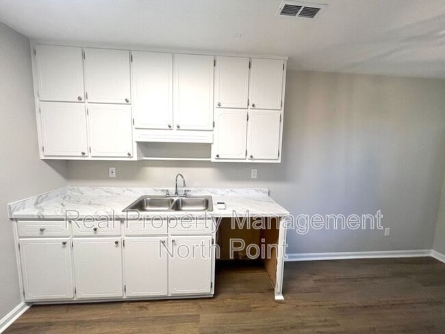 Photo - 5843 Summerglen Ln