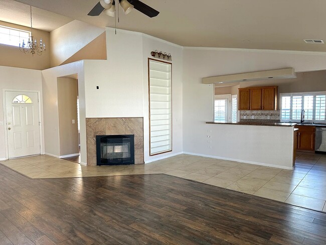 Photo - 5601 Ave