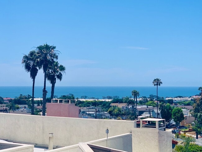 Photo - Unbeatable Location! Ocean View two bedrooms and two bathrooms two story condo with gated undergr... Unidad # 6