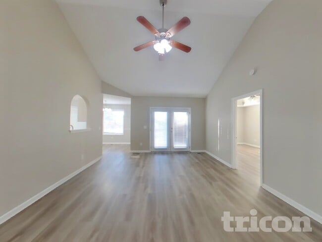 Photo - 121 Willowleaf Ln