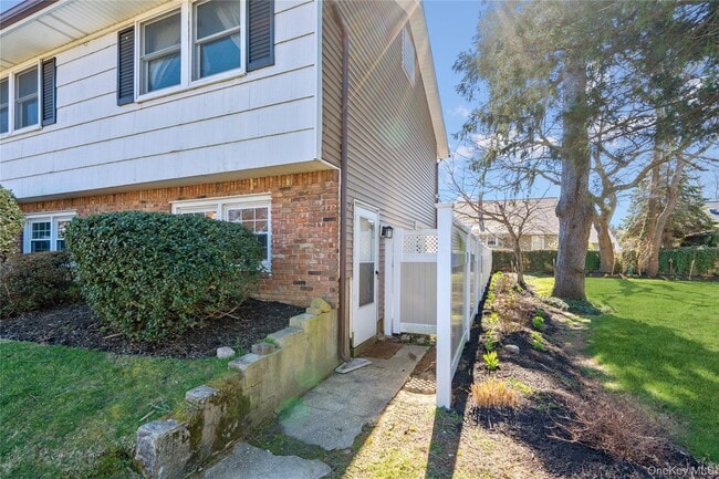 Photo - 445 S Wellwood Ave