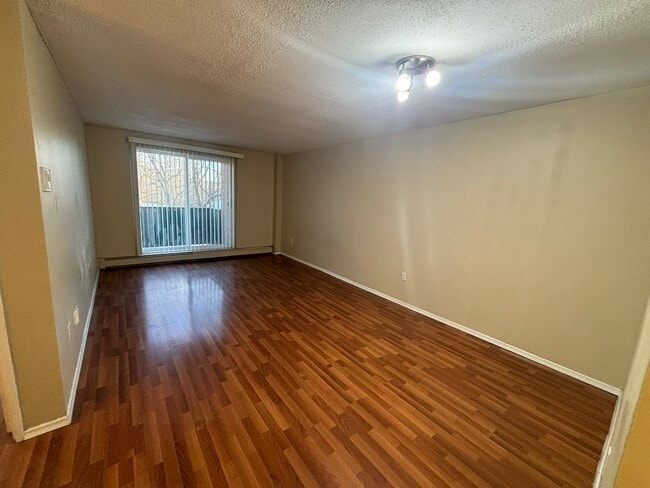 Building Photo - 225 Old Carriage Dr Unit 208