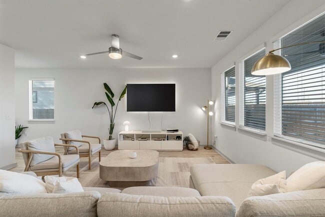 Building Photo - 217 Cupreata Ln