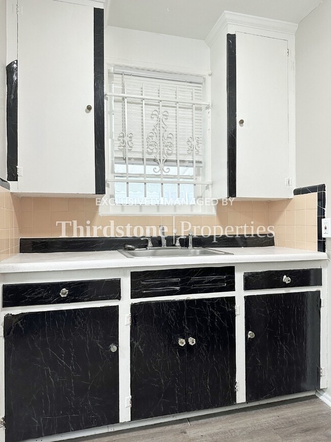 Photo - 435 Springfield Ct N