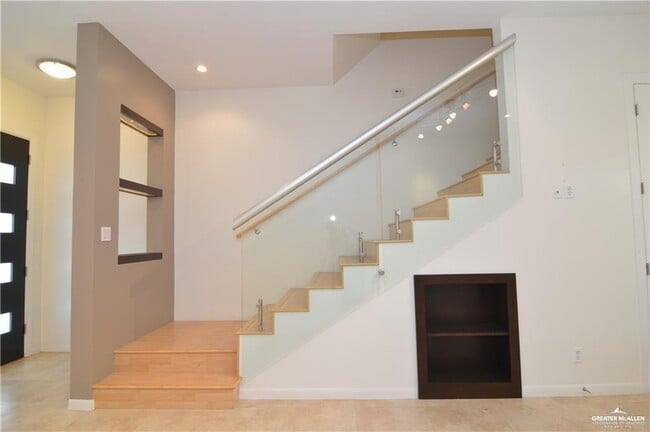 Photo - 27 Olympia Ave Unit 3