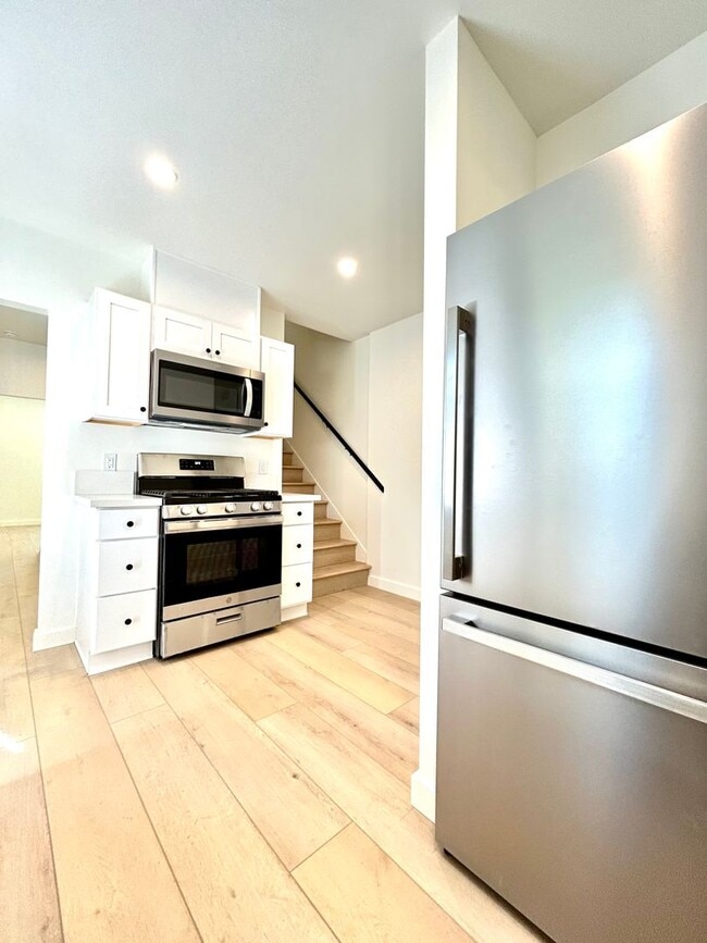 Photo - 3 Bed/1 Bath - Downtown Santa Barbara Unit 514 Chapala St.