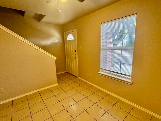 Photo - 2801 S Bartlett Ave Unit 3