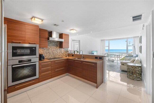 6801 Collins Ave Unit LPH06 Doorlph14