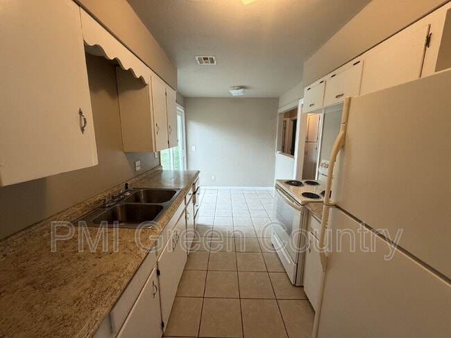 Photo - 1039 E 51st Pl N