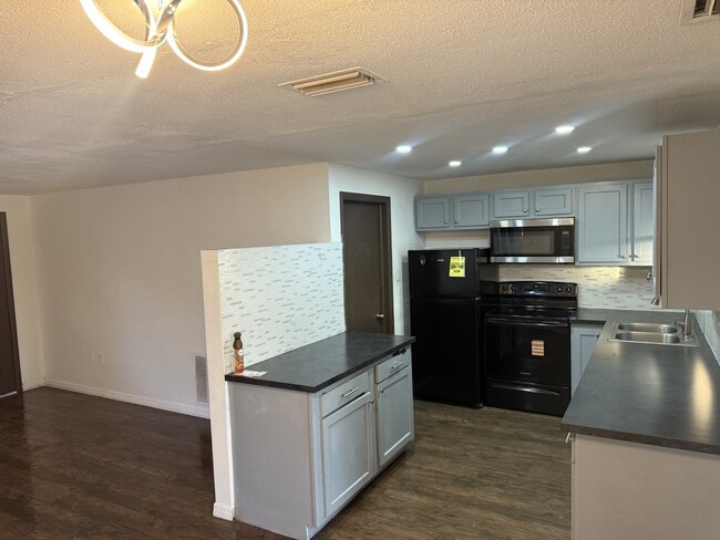 Photo - 7634 Rosewood Dr