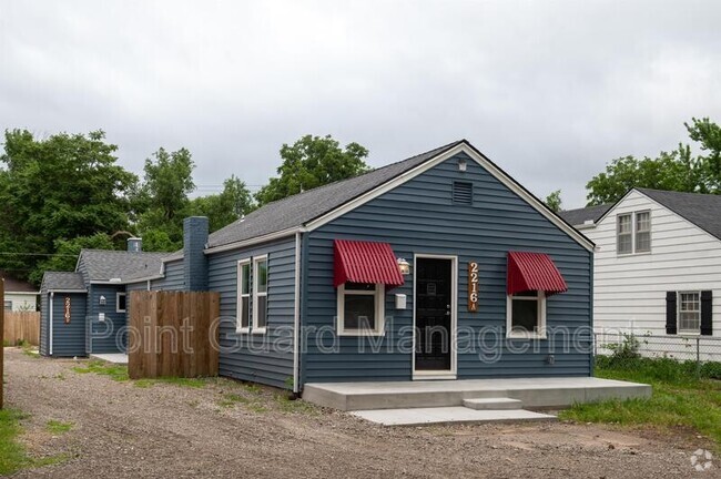 Building Photo - 2216 Topeka St Rental