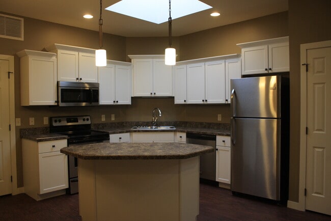 Photo - 225 Belgrade Ave Unidad B