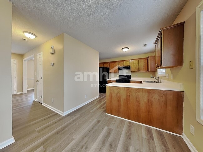 Photo - 524 Wyndham Dr