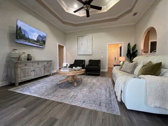 Photo - 276 Wellington Pl
